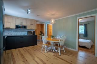 Pool table - Le chalet au bord du lac - 3