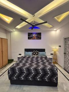 Vista Kove Flat - 212, Crown Mall - 2