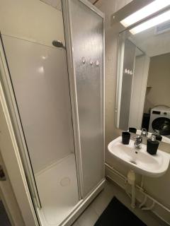 Cozy apartment near downtown Tromsø with parking - 9