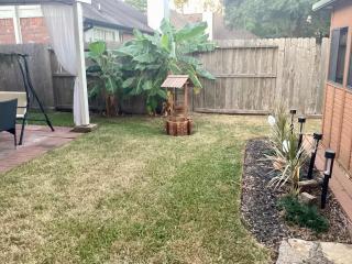 Maple House w-Private Jacuzzi Near IAH - 8