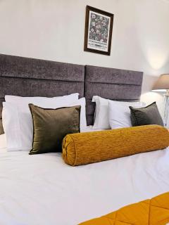 Alpine Chalet with Mountain Views - 5