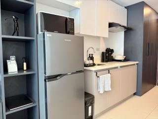 38 Park Studio with King Bed, Pool, Gym & Netflix - 4