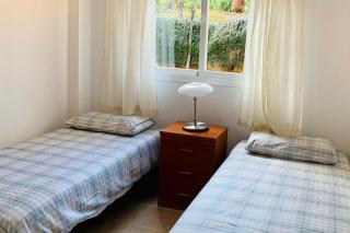 Seaview 2 Bed Apartment Sleeps 4 - Terrace - Pool - 7