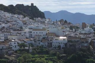 Seaview 2 Bed Apartment Sleeps 4 - Terrace - Pool - 2