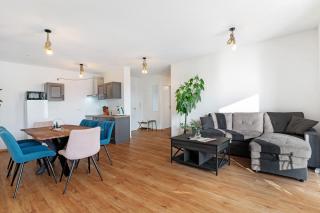 White House Apartments - 3