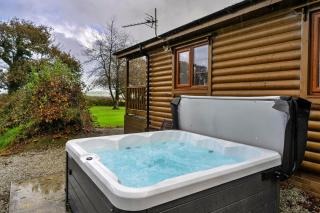 Finest Retreats - Tarkas Holt Log Cabin, Stowford - 4