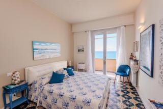 Villa Liliana - Sirena - Trilocale Elegante con Balcone Vista Mare - Accesso Diretto alla Spiaggia - 2