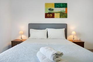 Yiannis Studio 7 - 9