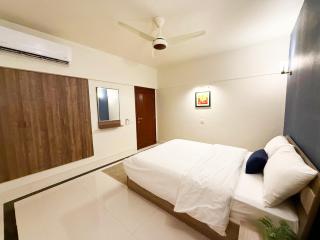 Olive Suites 2 BR Near Atrium Mall Karachi - 8
