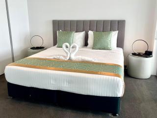 Luxury High Floor Apartment with Breathtaking Views - 4