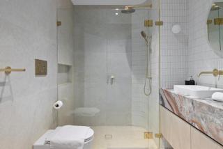 Premium Apartment with Rooftop Spa & City Views - 5