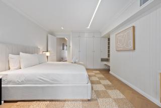 City-View Retreat with Tranquil Rooftop Spa - Sydney - 4