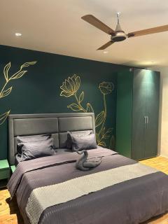 Crown plaza hotel and cafe - 1