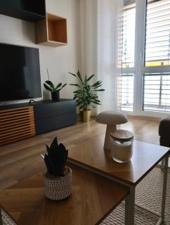 UrbaNIDO Trnava - Modern Apartment near City Center & Station - 6