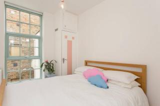 Private and Quiet Art Deco Apartment, Hackney E9 - 9