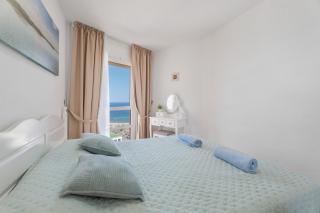 Amazing view over the ocean Y - 9