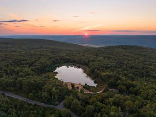 Pinnacle Pointe by Relaxtay 600 Acre Private Luxury Estate with Spa, Pool, Theater and Lake - 9