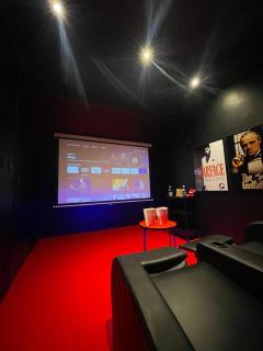 Suite cinéma et jacuzzi privé - 9