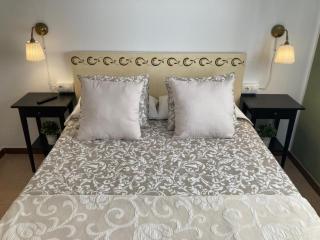 Lola's Beach House - 9