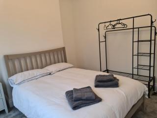 Pearce House-Brand New 3 bed-Sleeps 6-Garden - 3