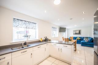 A Superb 5BR House near SZC - 8