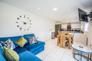 A Superb 5BR House near SZC - 2