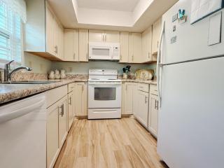 Poolside 2BR – Boca to Manasota in Minutes - 3