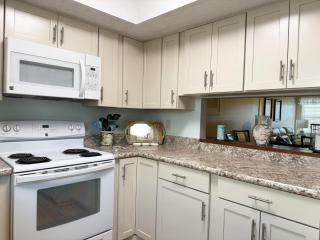 Poolside 2BR – Boca to Manasota in Minutes - 2