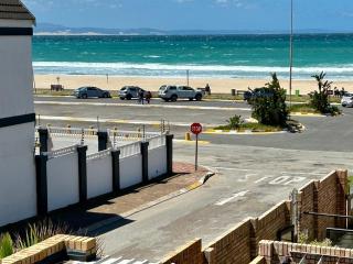 Beachfront Bliss in the Heart of Jeffreys Bay - 8