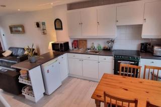 2 Bed Cottage Sleeps 5 - Pets Allowed - 1