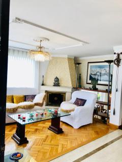 Lejos de Casa Aquí estarás bien - 1