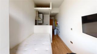 Studio Flat in Queens Road - 4