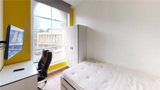 Studio Flat in Queens Road - 3