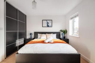 Spacious 5 Bed, Sleeps 10 with Parking, Contractors & Family Haven - 3