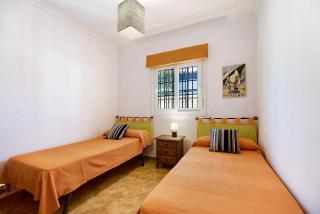 Chalet con piscina en la Barrosa - 9