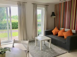 AwayOnBusiness Garden Apartment near New Forest - 2