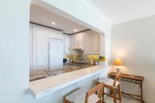 Deluxe Apartment with Jacuzzi - 9