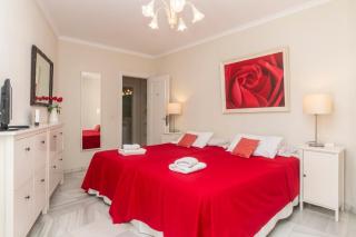 Deluxe Apartment with Jacuzzi - 8