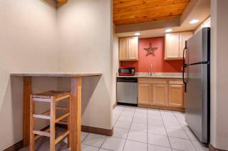 Mountain Edge Suites at Sunapee, an Ascend Collection Hotel - 2