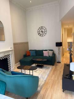 Newly refurbished - Awesome 3 bedroom Notting Hill very central with a balcony - 0