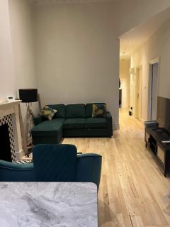 Newly refurbished - Awesome 3 bedroom Notting Hill very central with a balcony - 2