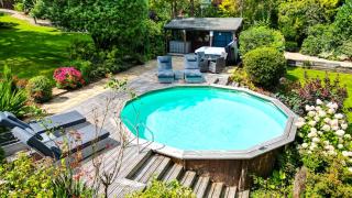 Luxury Home, spectacular grounds, pool & hot tub - 6