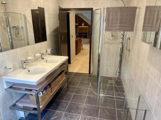 Luxury Home, spectacular grounds, pool & hot tub - 4