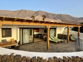 Daidas Beach House - with hot whirlpool in Famara - 0