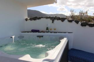 Daidas Beach House - with hot whirlpool in Famara - 6