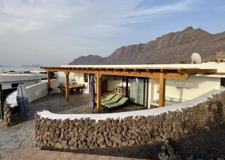 Daidas Beach House - with hot whirlpool in Famara - 2