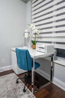 Luxury 2Bd 2BR Sheppard Metro Free parking - 2