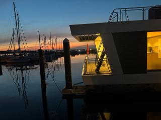 Floating Home Nr 1 - 8