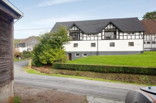 Ferienwohnungen Übern Hof - 8