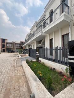 4BHK Stay Royal BNB - Luxury Villa - 8